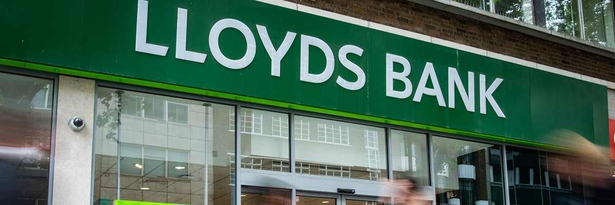 Better than 200 Lloyds monetary institution bosses to receive man made intelligence practising