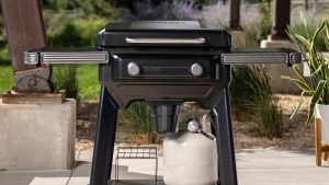 Traeger constructed a smaller Flatrock griddle for smaller outside spaces