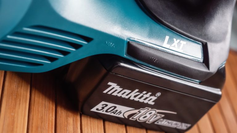 How Heavy Are Makita 18V Batteries (And Which Is The Lightest?)
