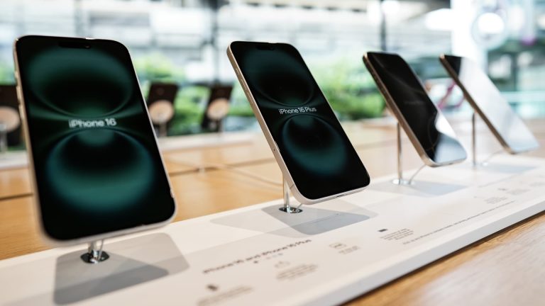 Unrealistic to shift all U.S. iPhone assembly to India, Apple endure Craig Moffett writes to customers