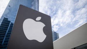 Apple Shares Tumble After Trump Threatens 25% Tariffs