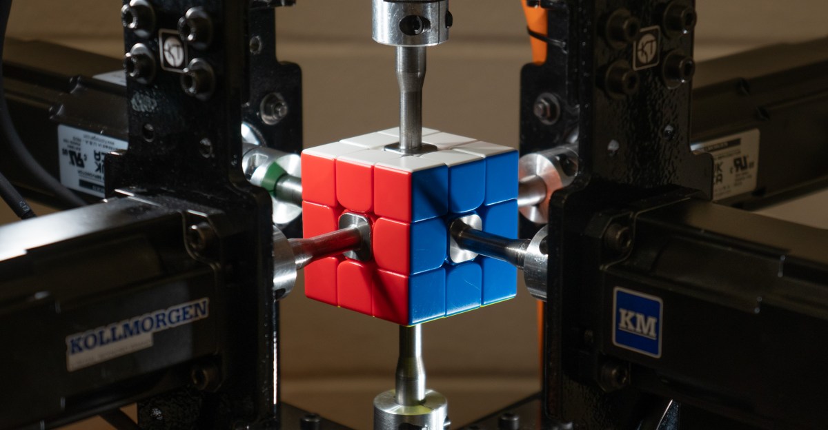 How school college students constructed the quickest Rubik’s Dice-fixing robotic yet