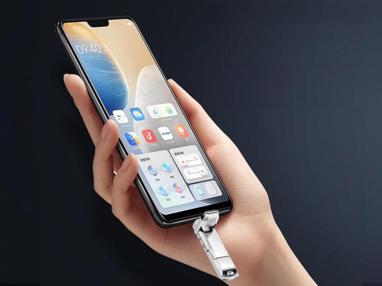 This twin-USB 1TB flash drive works on old and contemporary devices