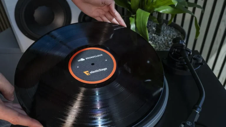 SoundCloud and elasticStage Starting up On-Search recordsdata from Vinyl for Artists