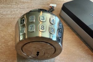 Avia Honest Deadbolt+ review: Coming home to HomeKit