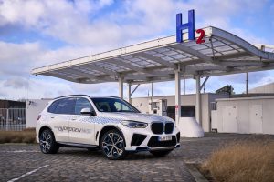 BMW backs hydrogen for transport with first series production car in 2028 — Is H2 the future in spite of all the pieces?