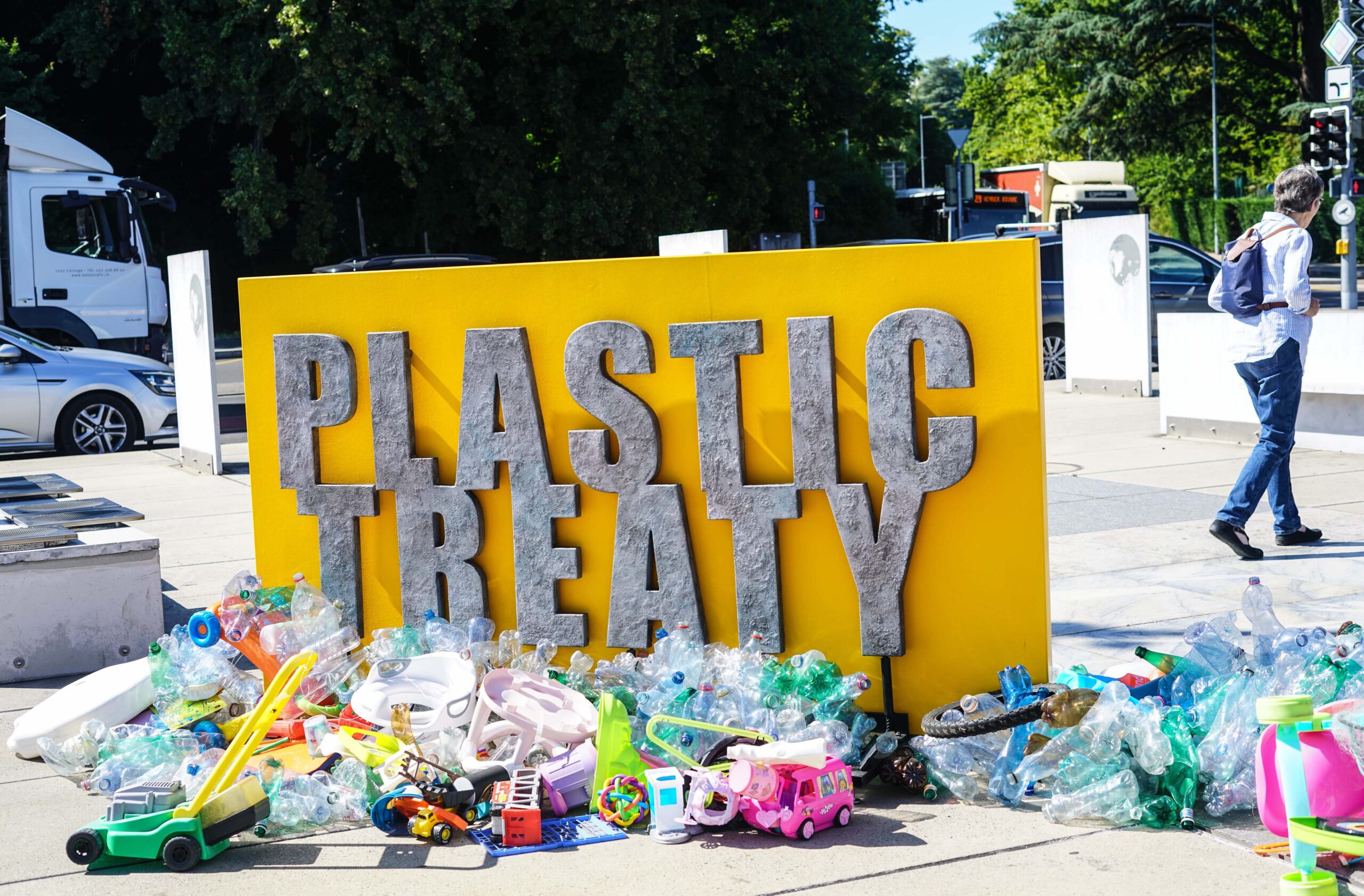 Divided countries launch “closing” talks on UN treaty to assign us from “drowning in plastic air pollution”
