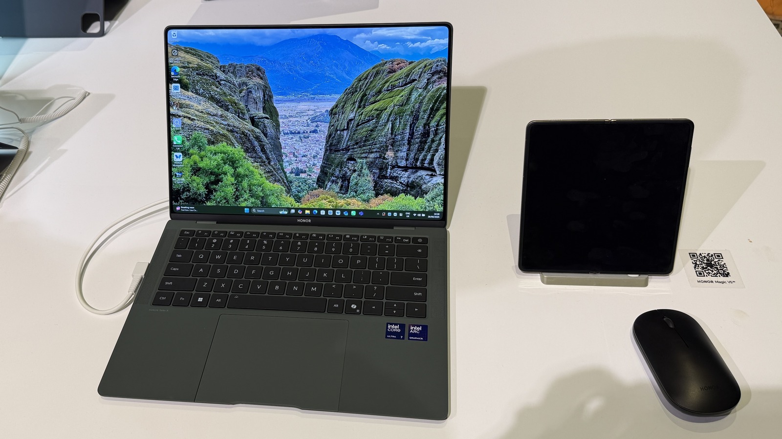 After Attempting Honor’s Novel Trim-Slim Cell phone, Pc laptop & Pill, The Winner Is Walk