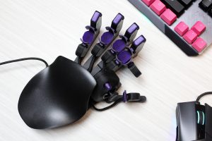I obtained this loopy cyborg keypad to enhance at PC games. I peaceable suck