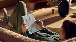 “Fancy-fresh” Kindle Scribe drops to an unbeatable $228