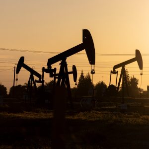 Exxon’s and Chevron’s Earnings Fall as Oil Costs Close Low