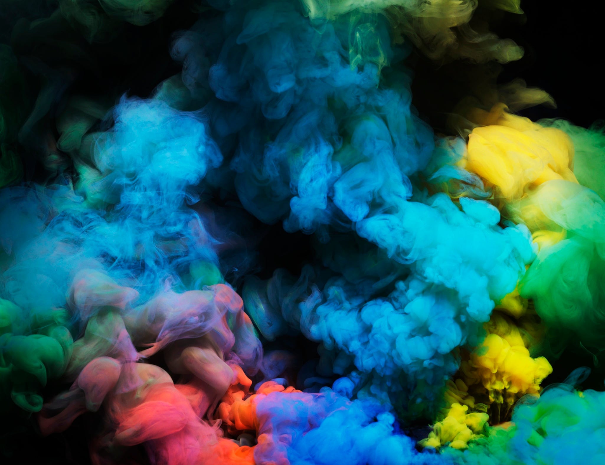 4 Guidelines for Layering Your Scented Merchandise, Straight From a Official