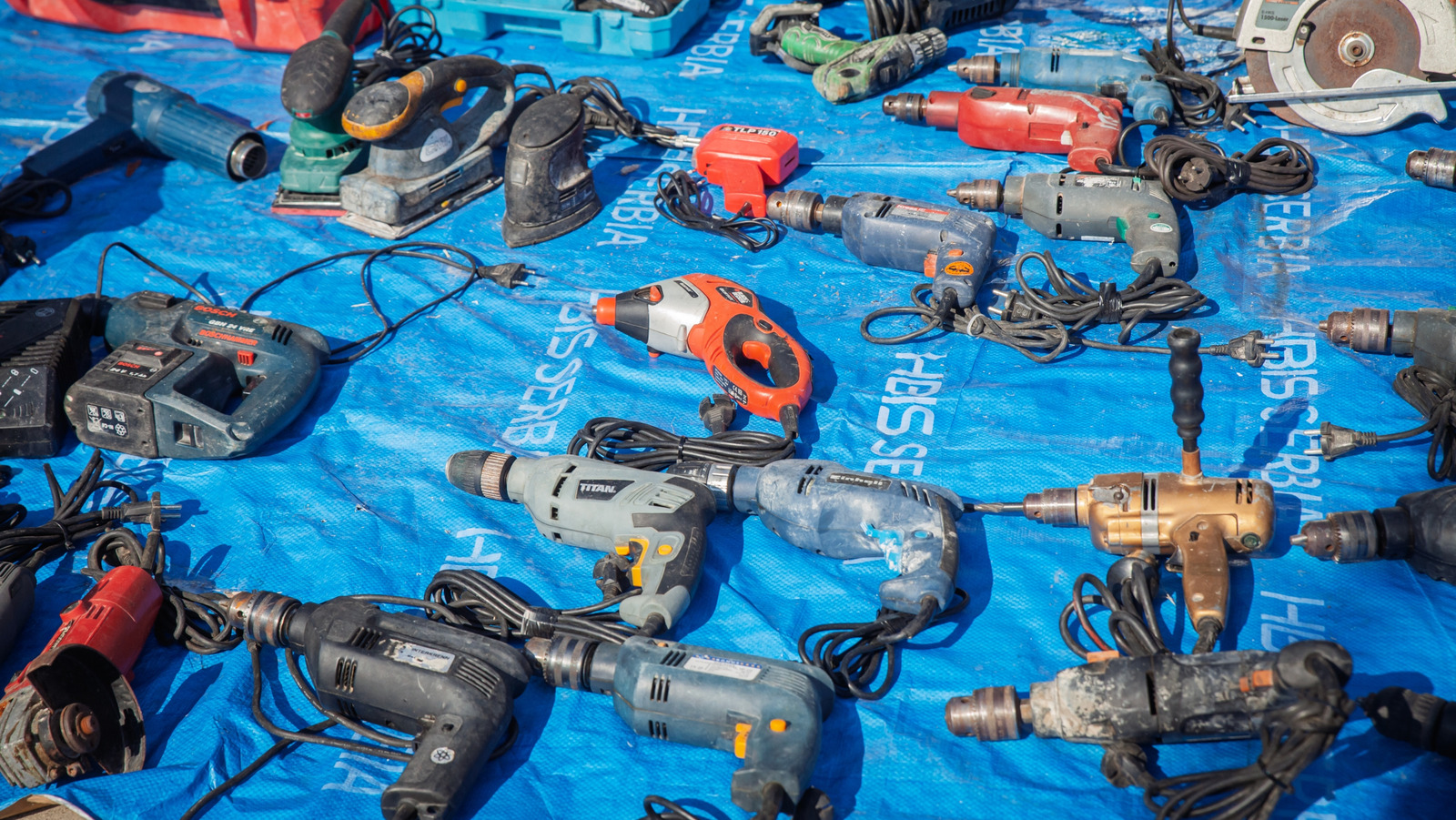 5 Locations To Donate Your Outmoded Instruments And Cleave Down On Workspace Clutter