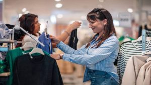 Major division store chain closes warehouses, 1,000 lose jobs