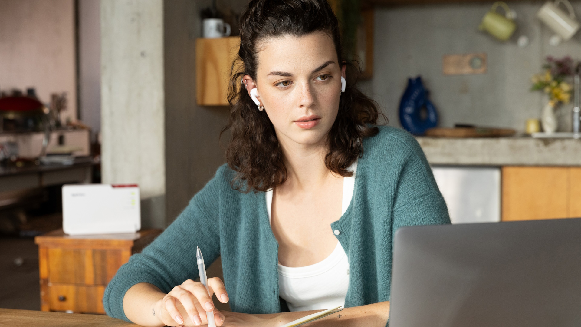 construct more than one versions of a presentation in PowerPoint